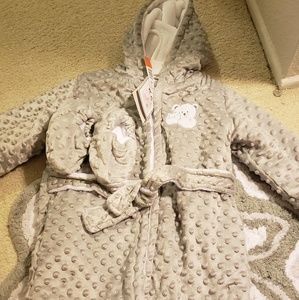 Bathrobe and slippers